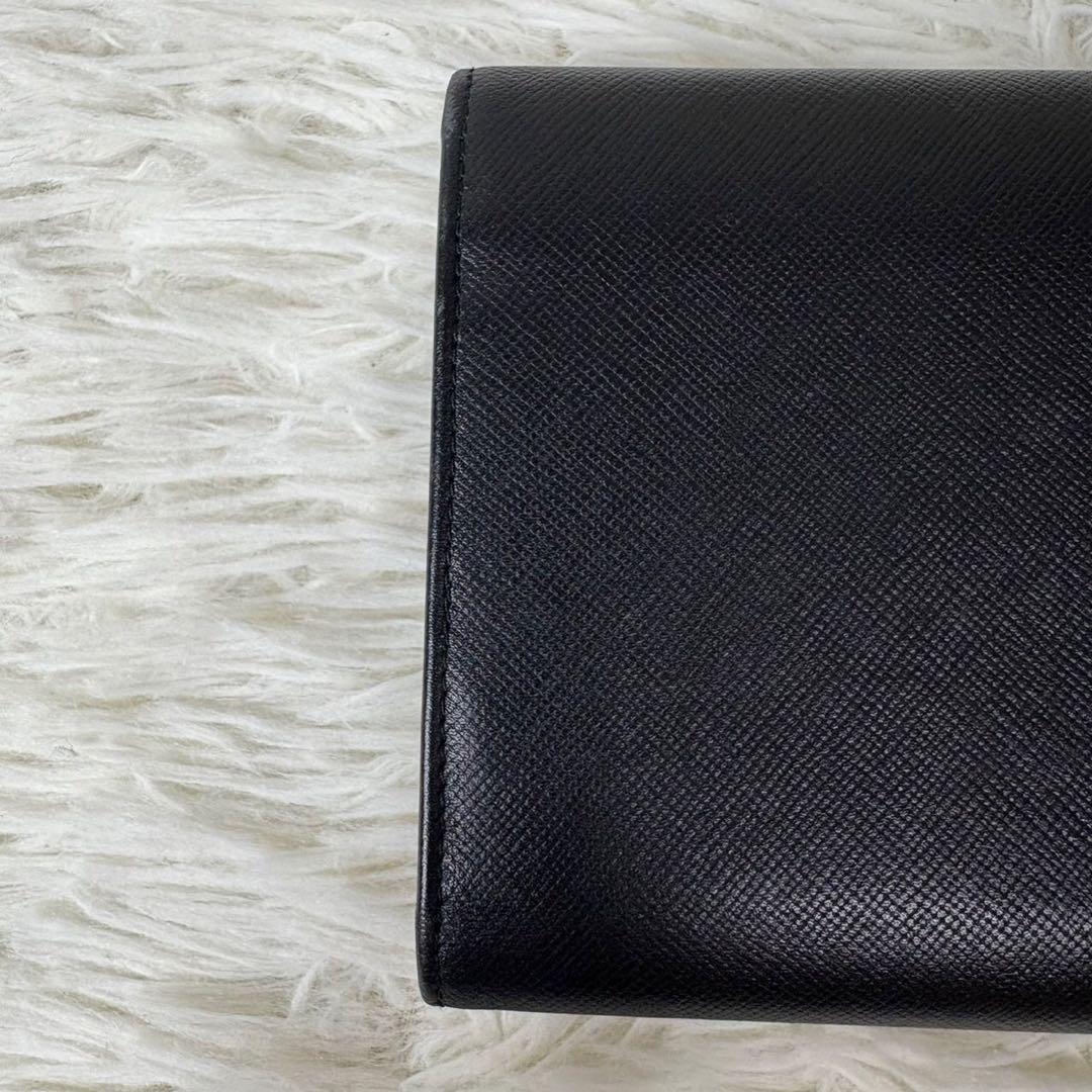 未使用級✨PRADA プラダ　三つ折り財布　三角ロゴプレート　サフィアーノ　黒