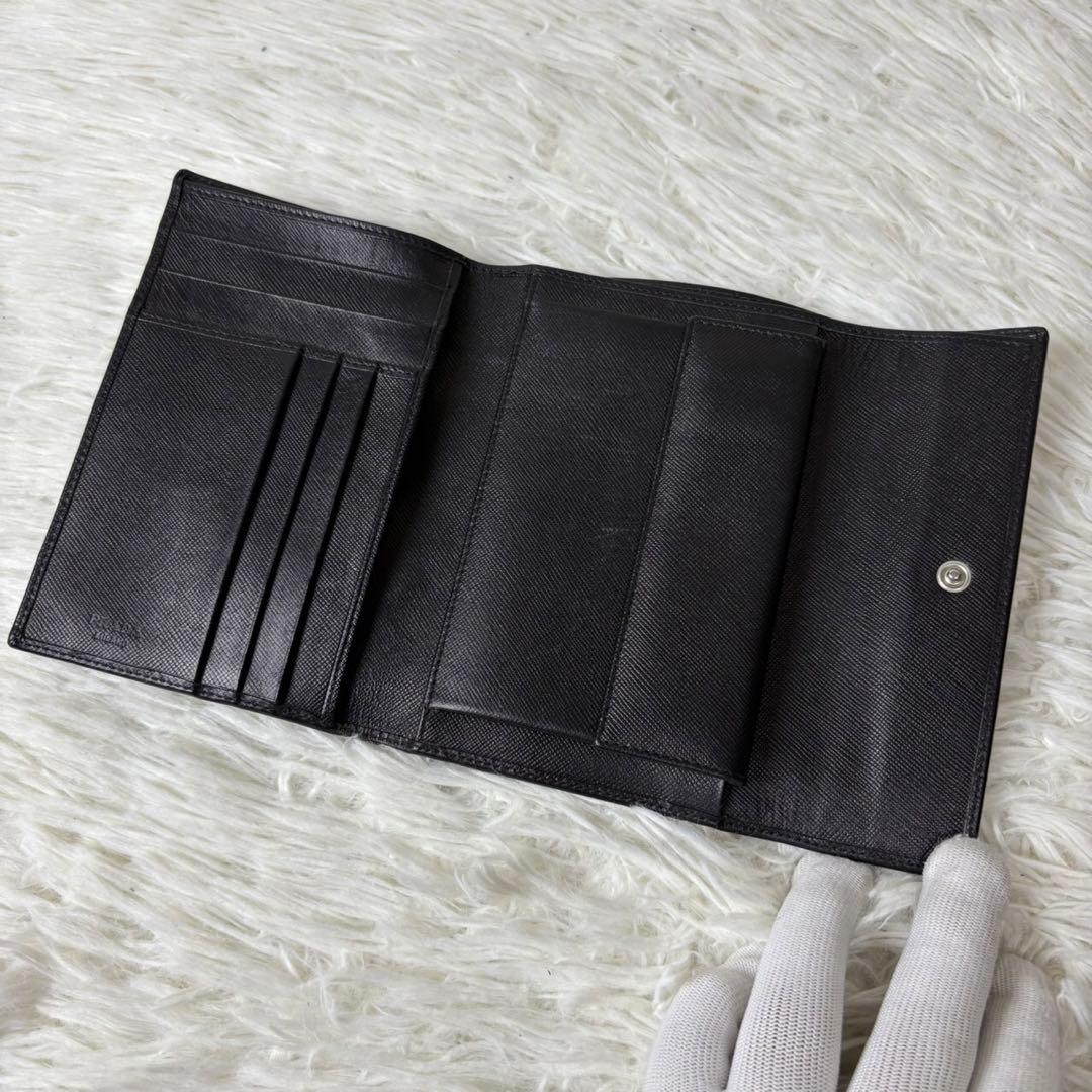 未使用級✨PRADA プラダ　三つ折り財布　三角ロゴプレート　サフィアーノ　黒