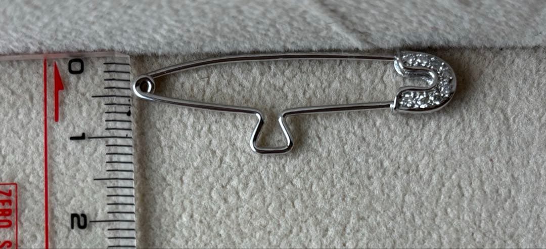 K18 ダイヤ入り　安全ピン　ブローチ　メガネホルダー　三越