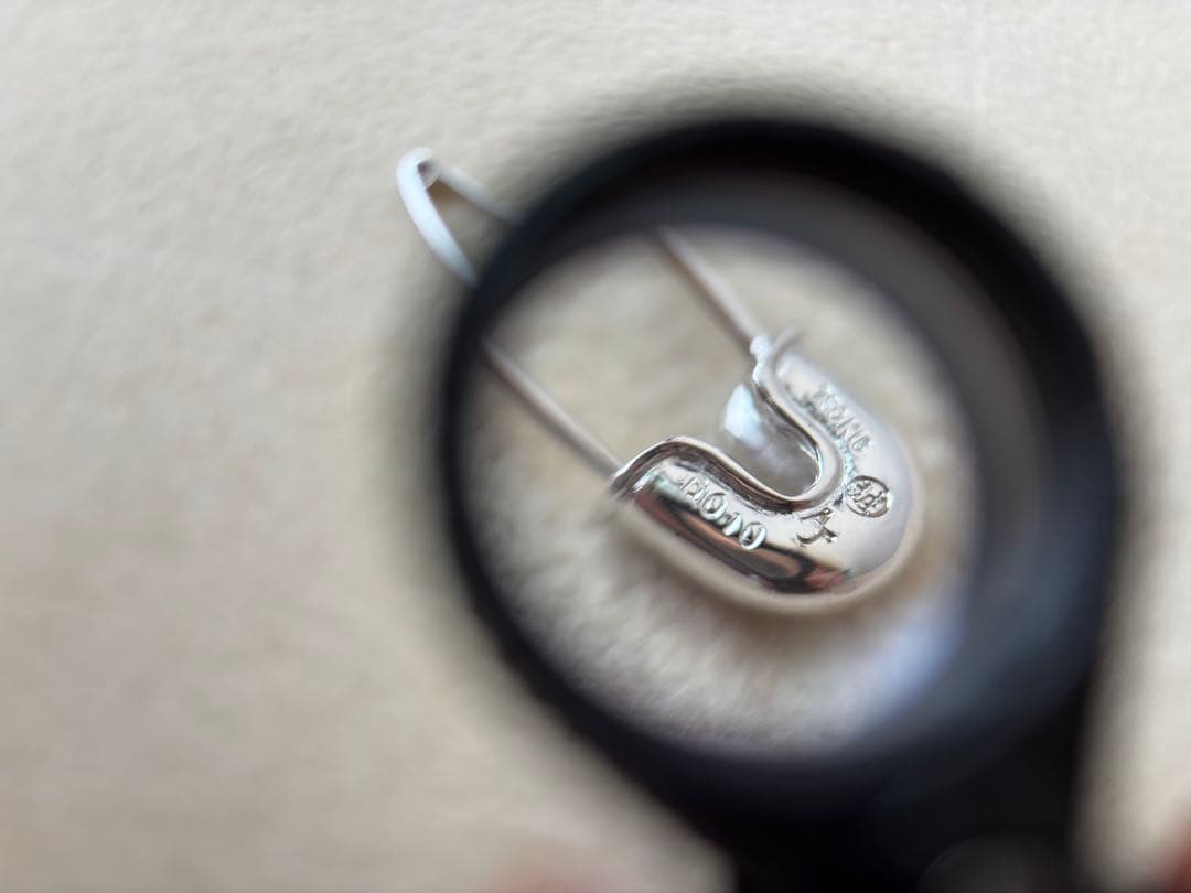 K18 ダイヤ入り　安全ピン　ブローチ　メガネホルダー　三越