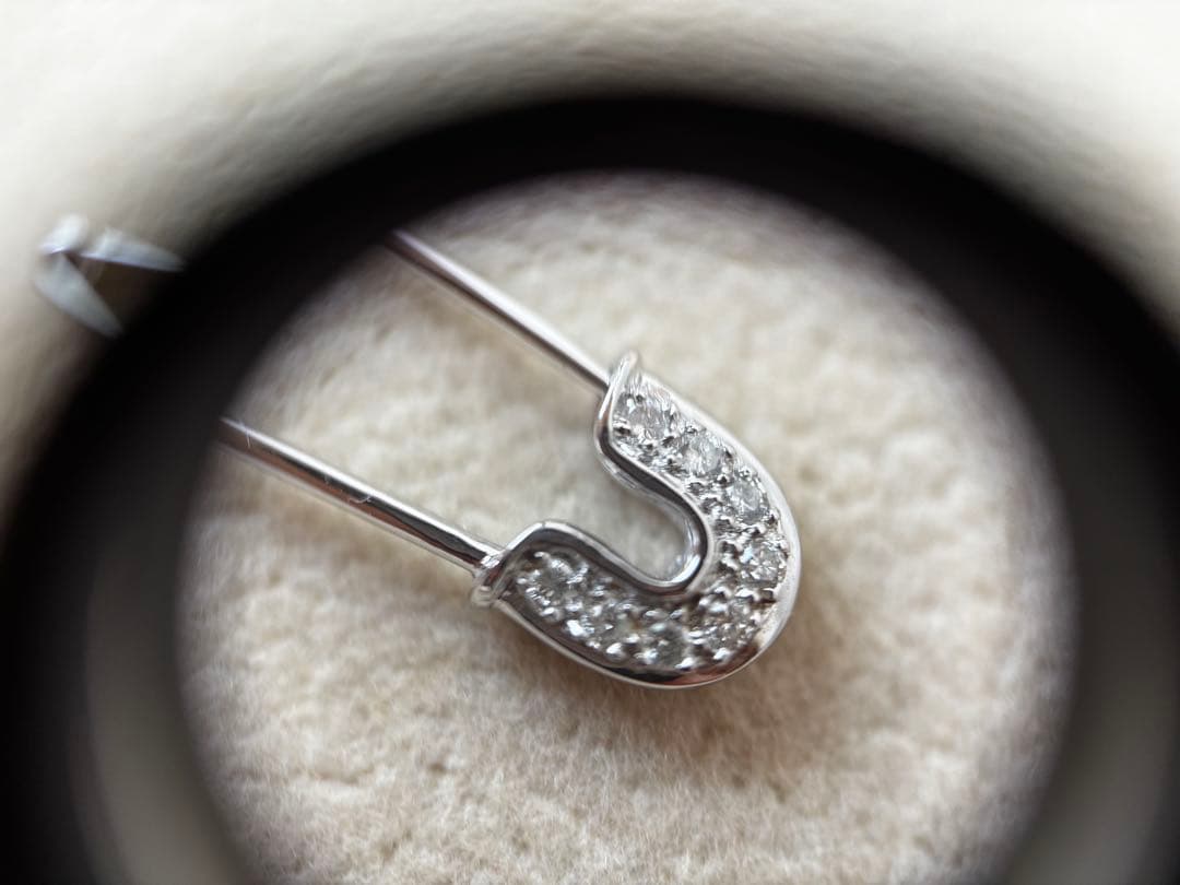 K18 ダイヤ入り　安全ピン　ブローチ　メガネホルダー　三越