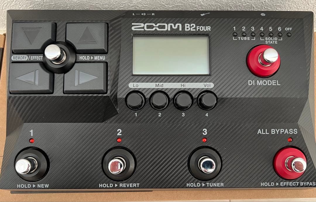 ZOOM B2 Four ベースマルチエフェクター
