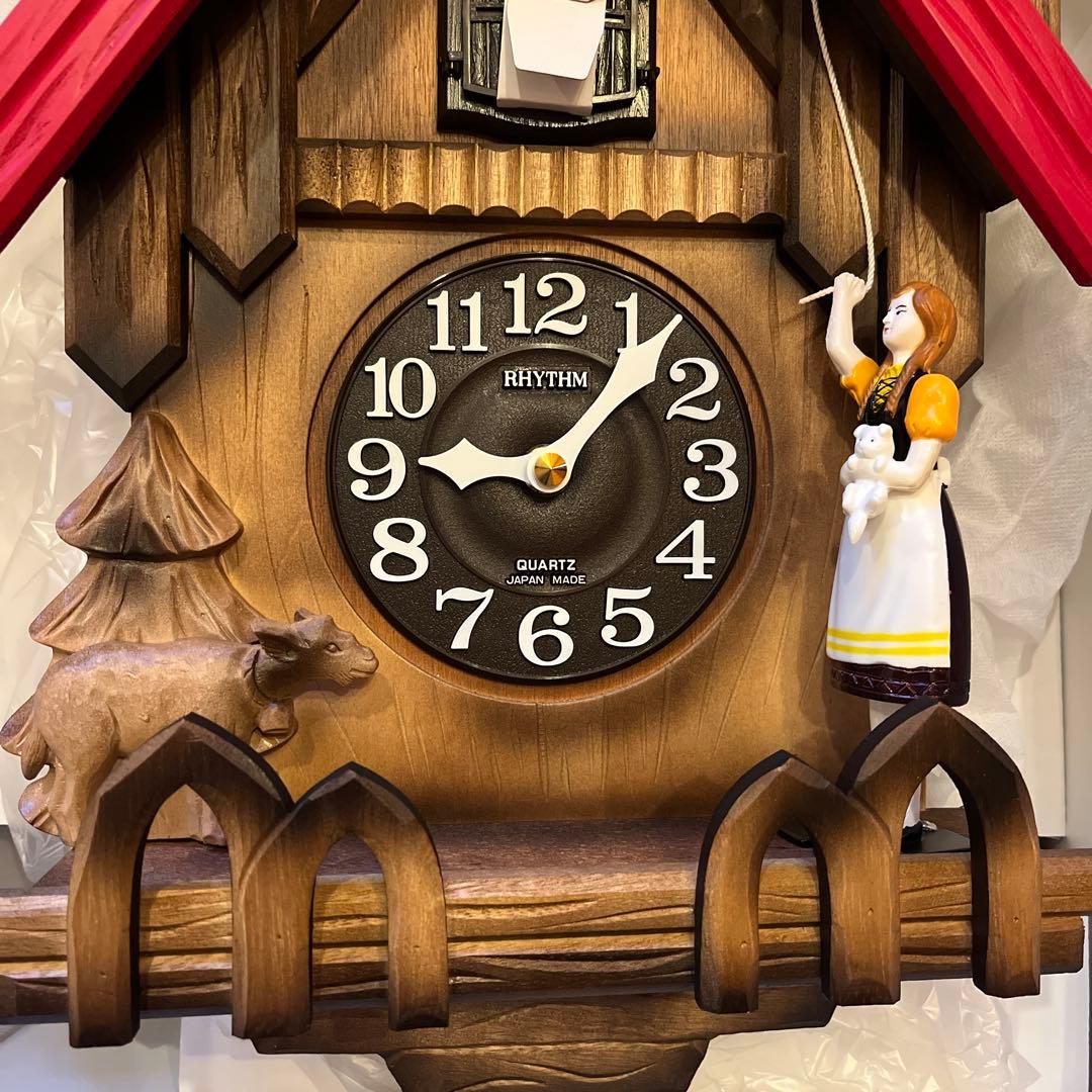 【粉雪小僧】RHYTHM 木製クォーツ掛時計 動物装飾付き