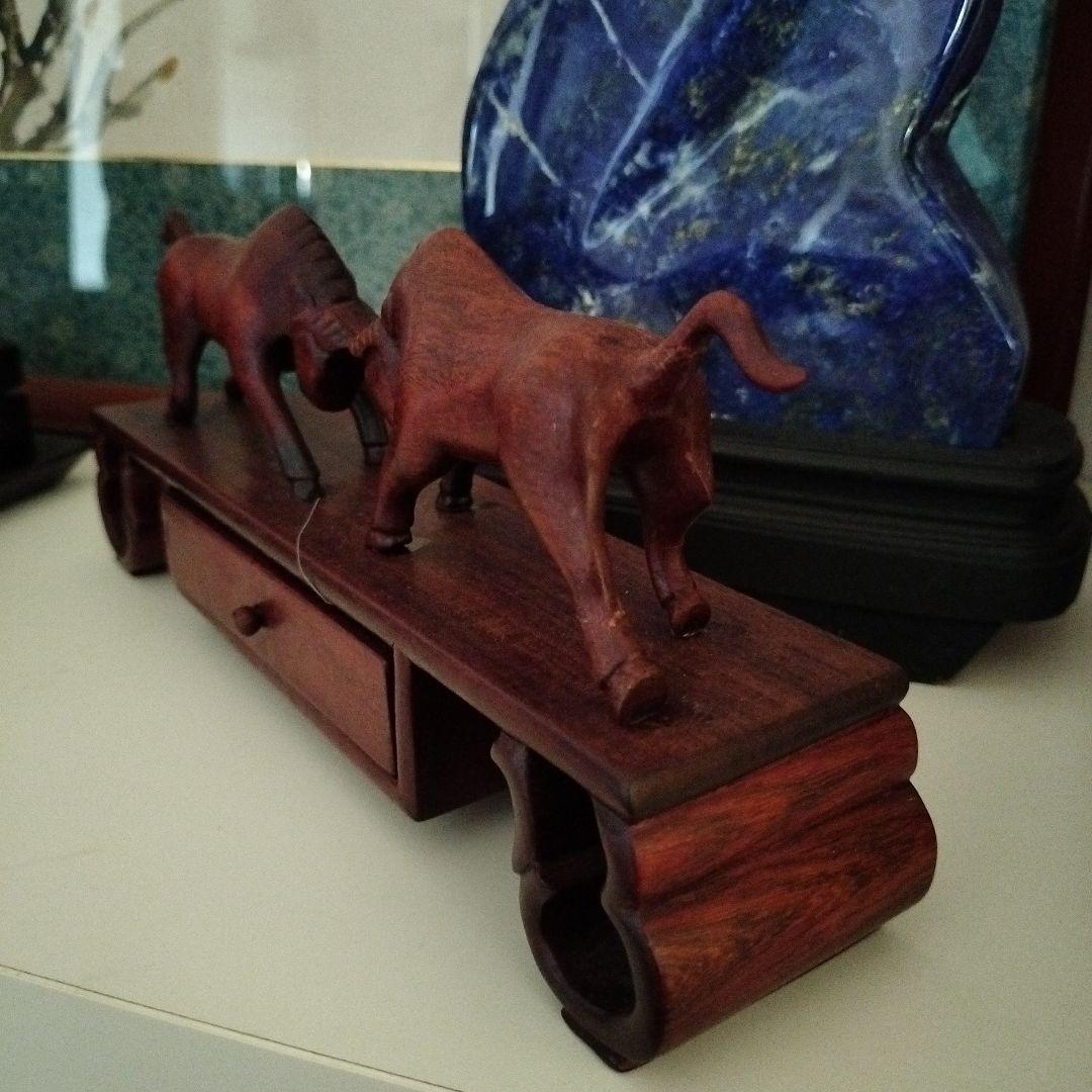 牛の彫刻 引き出し付き台座 花梨木製