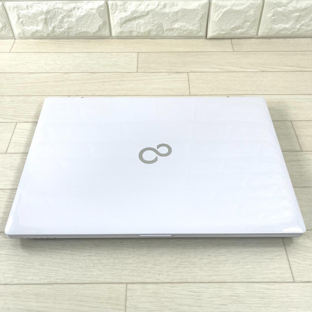 富士通 第8世代 i7 新品SSD512＋HDD1T メモリ16 ノートパソコン