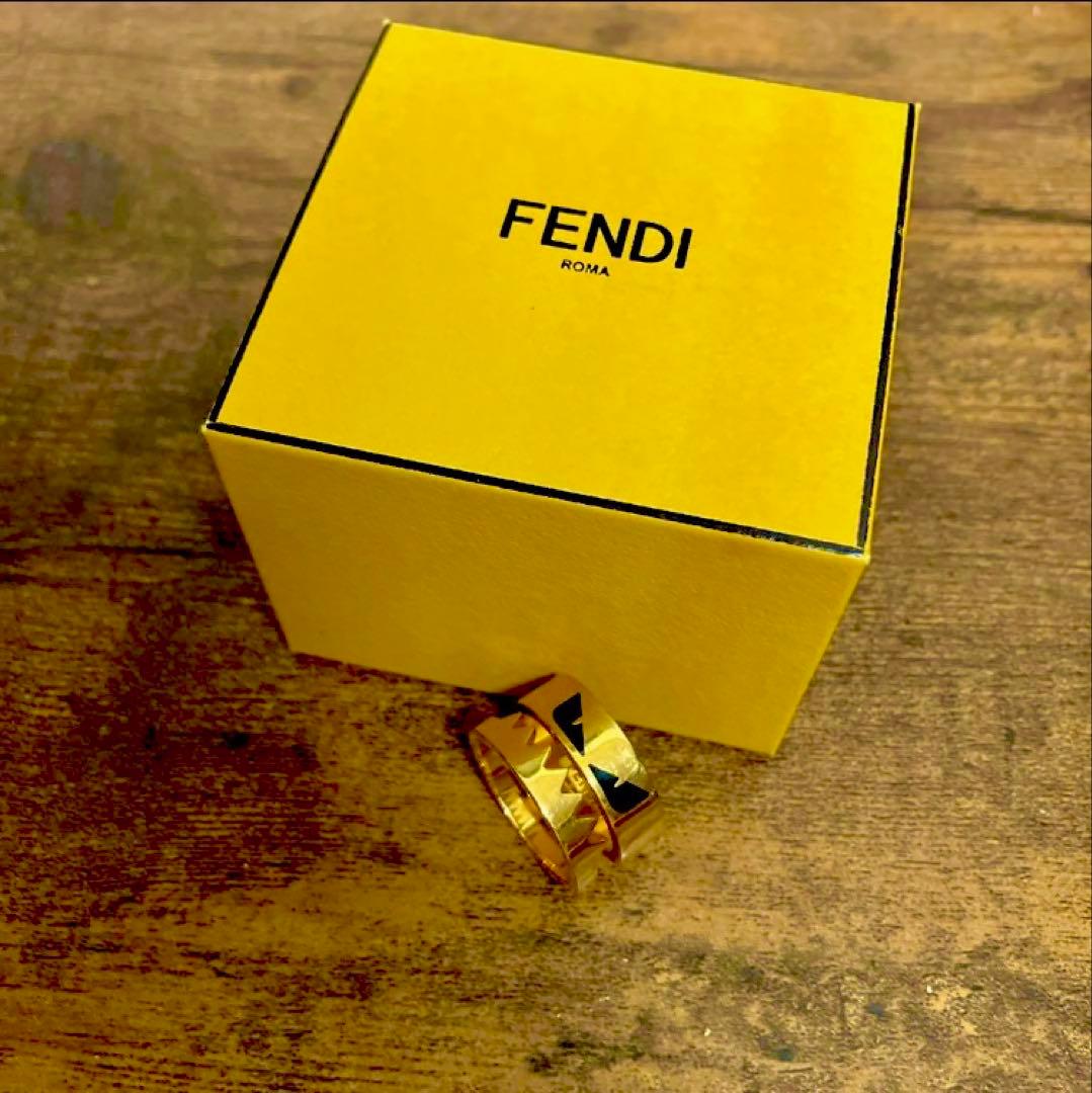 【FENDI】BAG BAGS RING Mサイズ ゴールド×ブラック