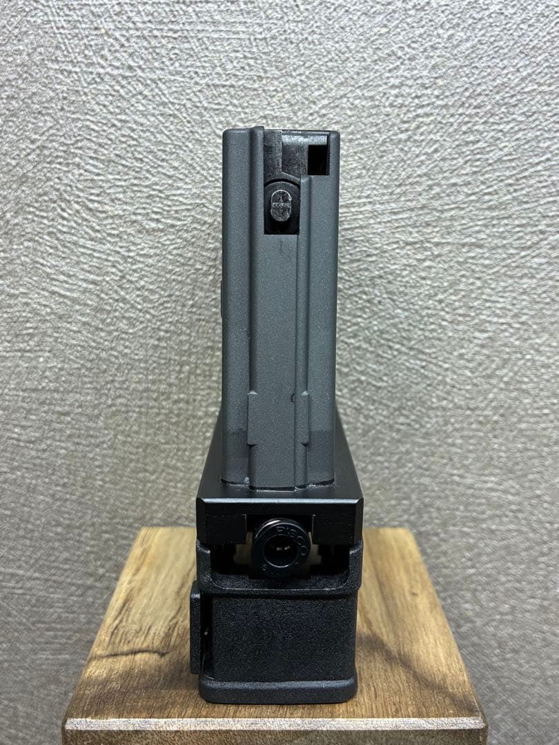 R7-25 東京マルイ GBB M4 マガジンアダプター 外部ソース仕様