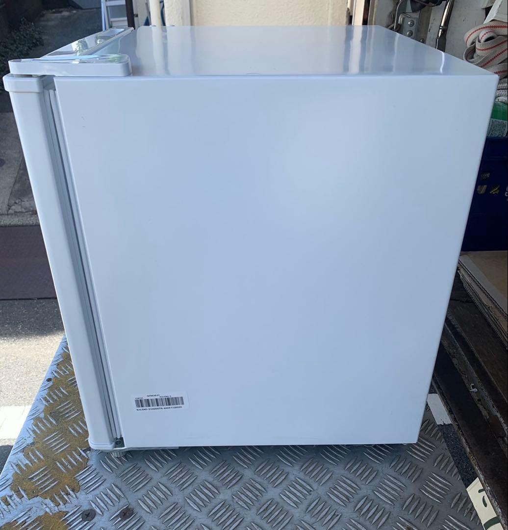 ハル　美品 高年式　コンフィーCOMFEE' コンパクト冷蔵庫
