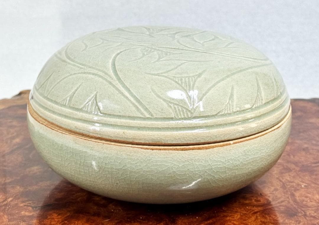 時代物 青磁刻輪花蓋物 捧合 約直径19cm 中国古玩 骨董古美術WWTT376