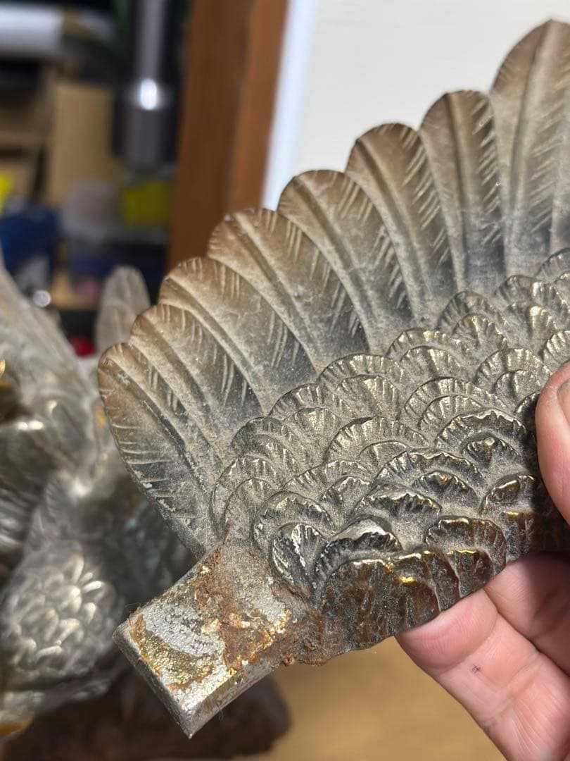 アンティーク金属製 鷲の彫刻 です