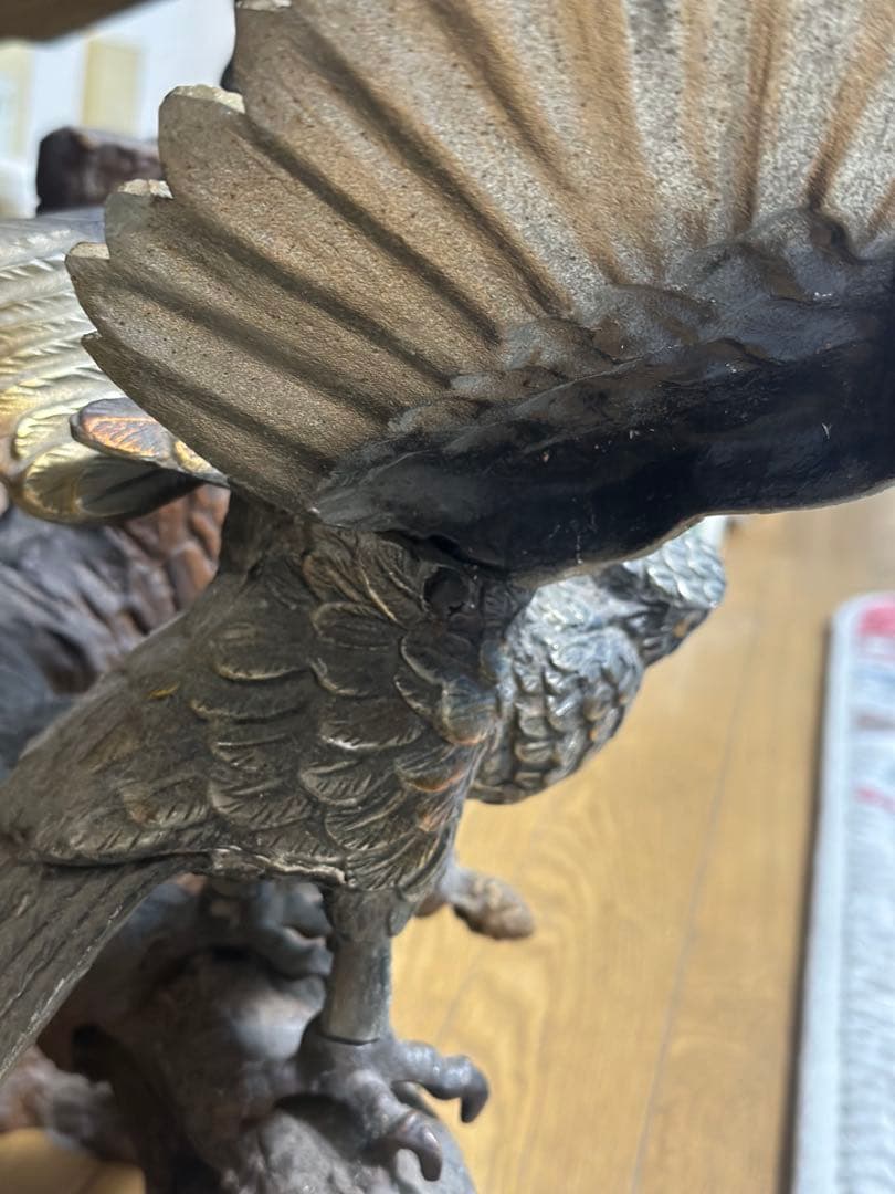 アンティーク金属製 鷲の彫刻 です