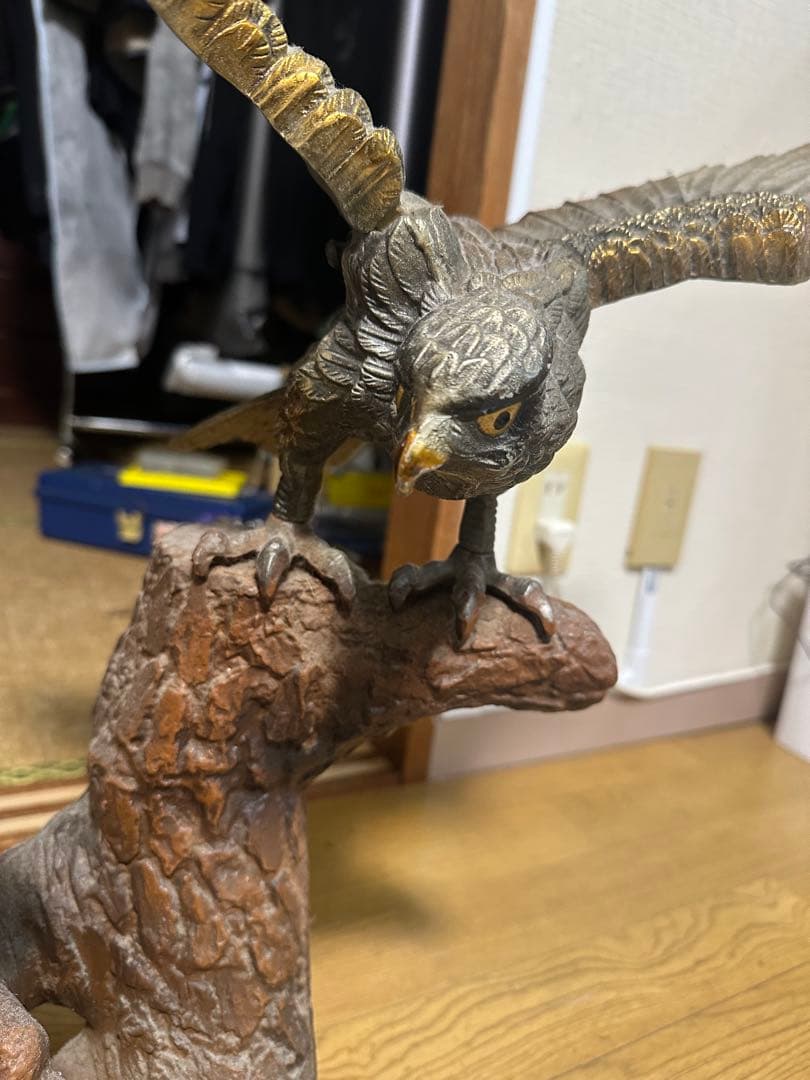 アンティーク金属製 鷲の彫刻 です