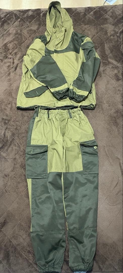 GORKA社製のカーキ色　実物　ゴルカ3K Lサイズ上下セット