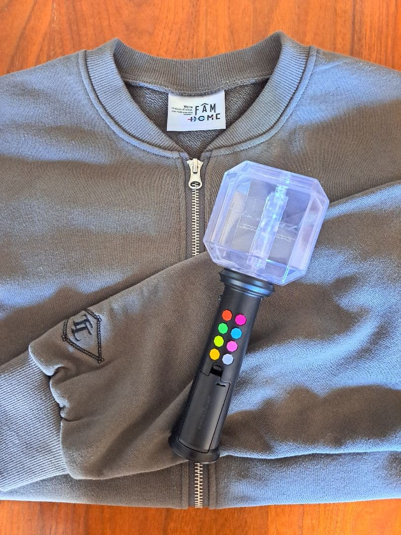 tlmelesz FAM DOME ジップアップカーディガンA ペンライト