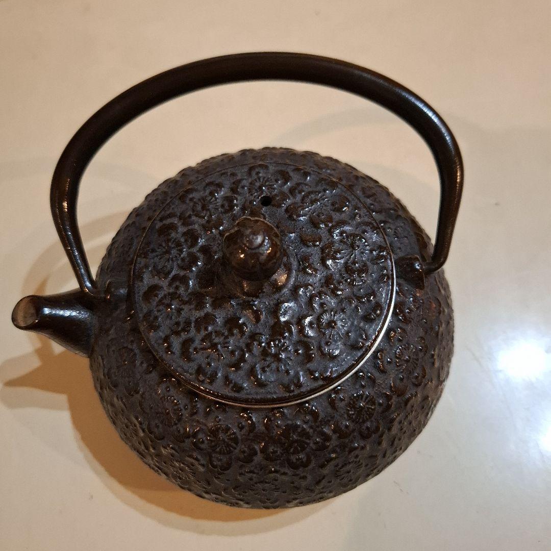 鋳鉄 花模様 鉄瓶 ステンレス茶こし付き