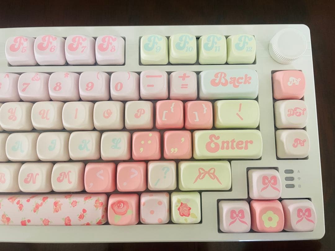 キーボード　かわいい　ピンク　打鍵音