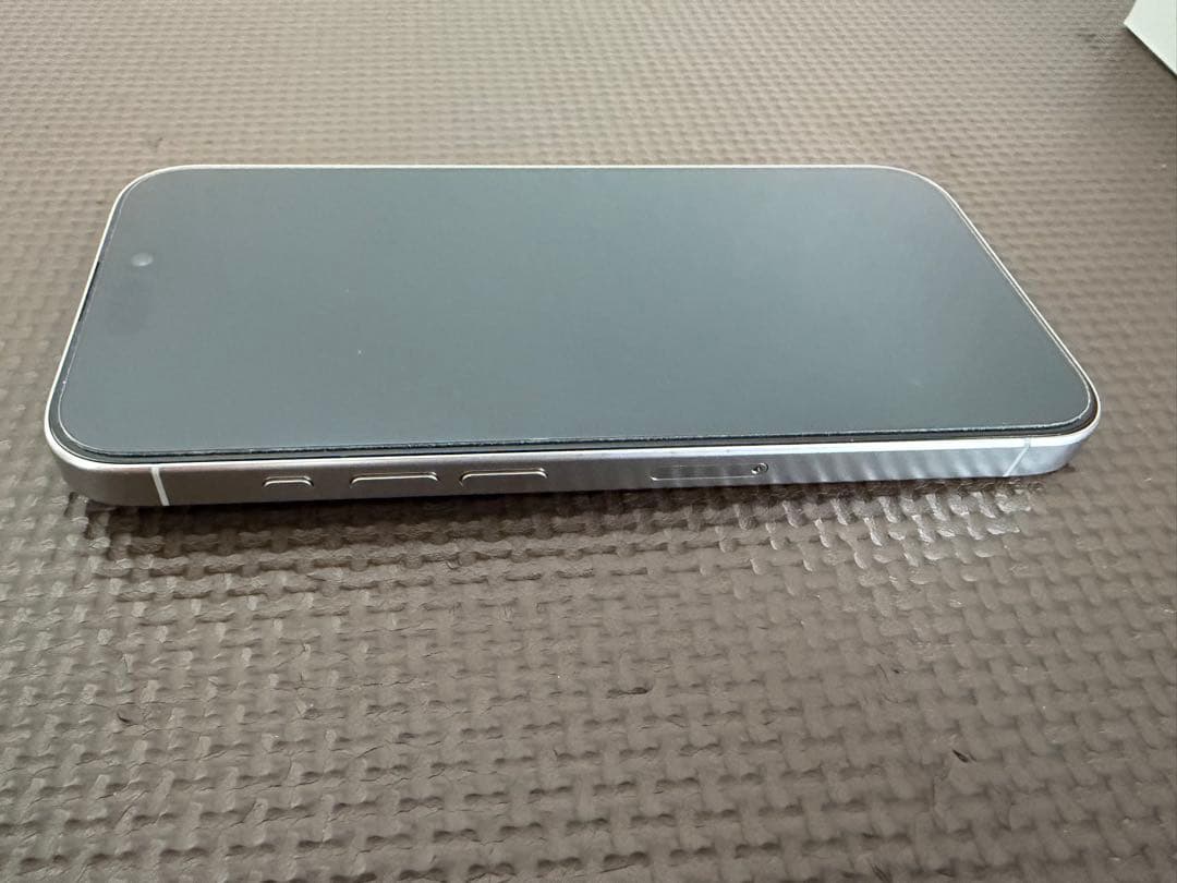 Apple iPhone 15 Pro ホワイトチタニウム 128GB