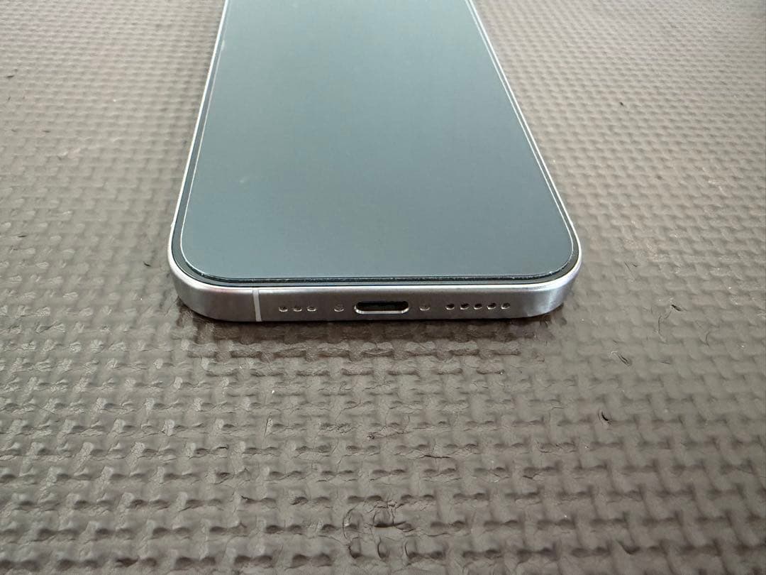 Apple iPhone 15 Pro ホワイトチタニウム 128GB