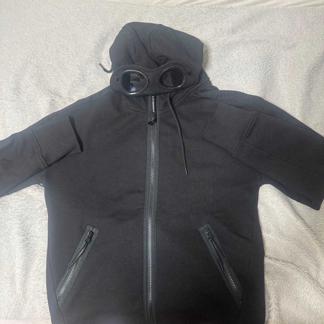 cp company ゴーグル付きパーカー