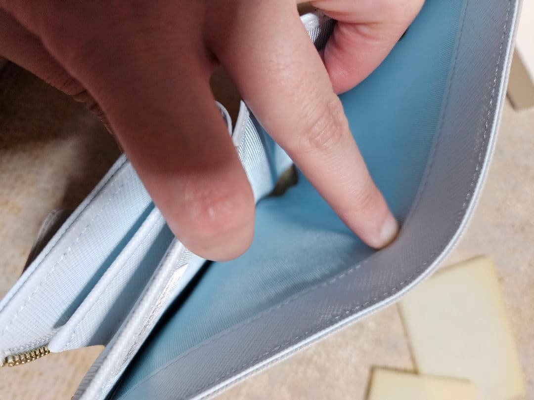 美品　最終値下げ！ アニエスベーライトグレー 二つ折り財布