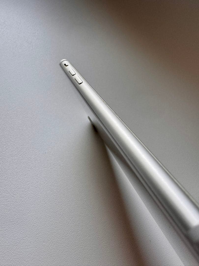 【超美品】Apple iPhone 8 シルバー 64GB バッテリー残100%