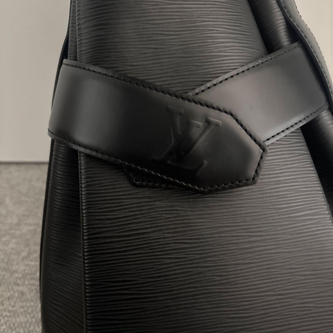 Louis Vuitton エピレザー ブラック バッグ