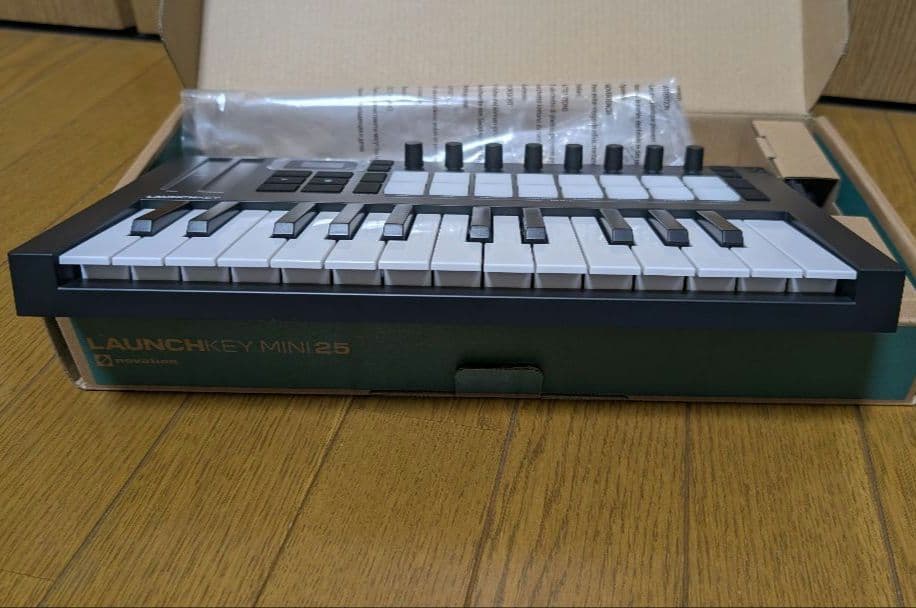 【美品】Launchkey Mini 25 mk4 MIDI キーボード