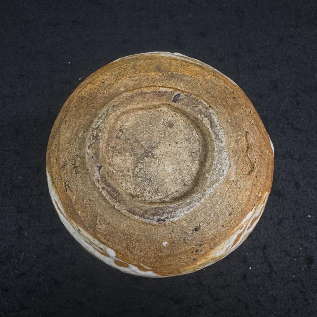 志野焼　時代物　手作り 陶器茶碗 木箱付き 在銘