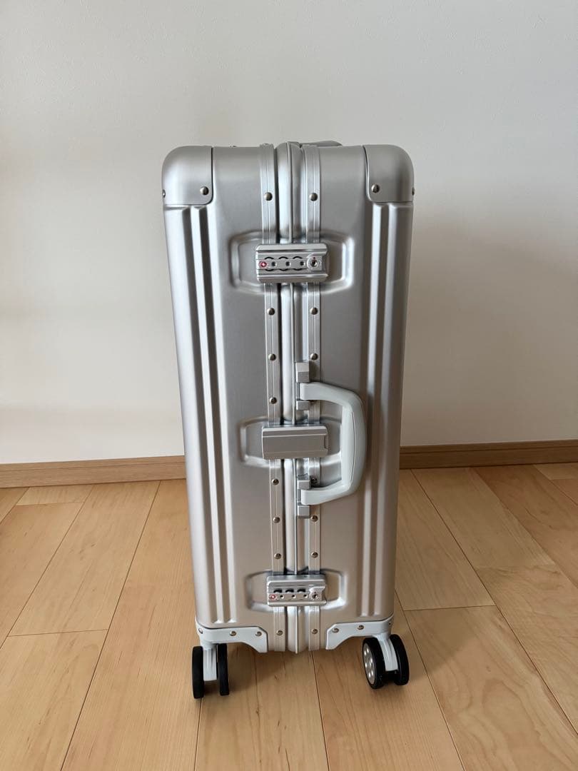 【新品未使用】【非売品】65Lメルセデスベンツ　アルミスーツケース