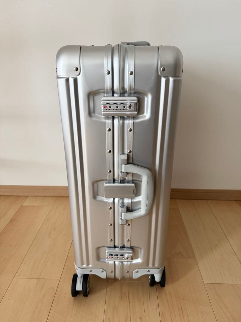 【新品未使用】【非売品】65Lメルセデスベンツ　アルミスーツケース