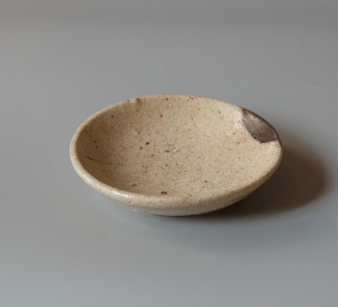 ☆美濃＊無地志野の小皿 ：桃山から江戸初期