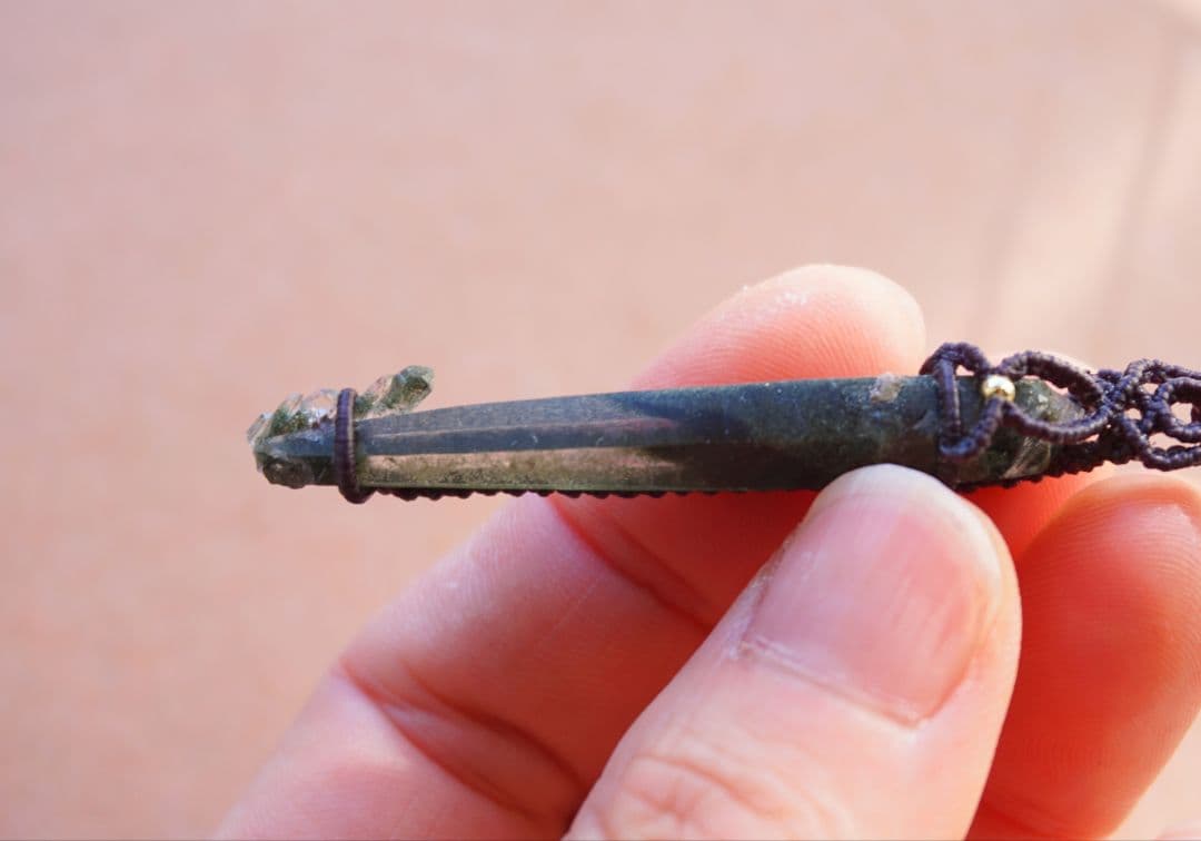 《P.》クリスタルポイント&カイヤナイト　マクラメネックレス