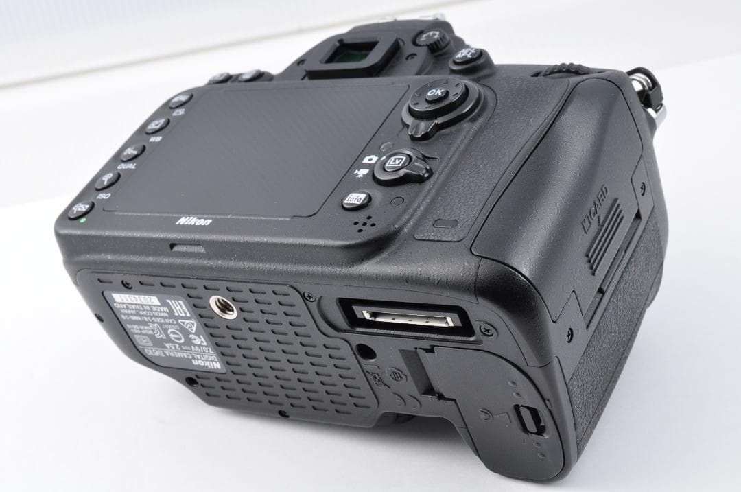 超特価　Nikon D610 24.3MP Digital SLR #EA04