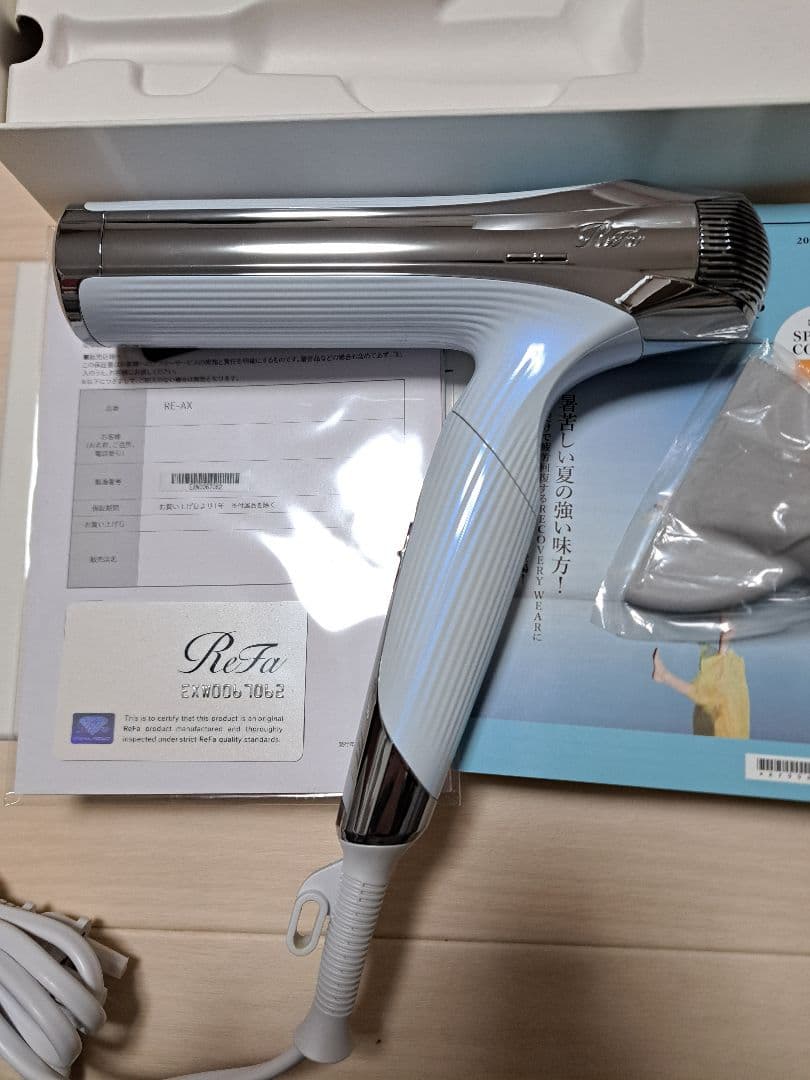 リファ ドライヤースマートW ダブル Refa 2024年製　海外対応　ホワイト