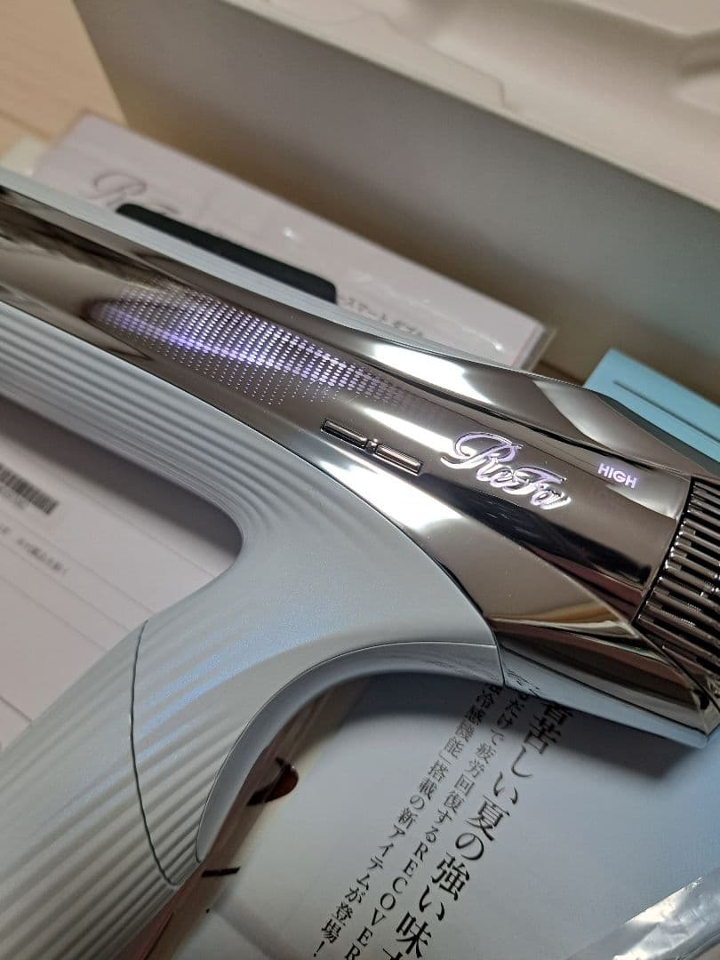 リファ ドライヤースマートW ダブル Refa 2024年製　海外対応　ホワイト