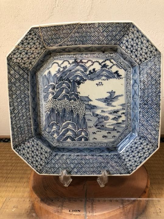 四角の骨董皿