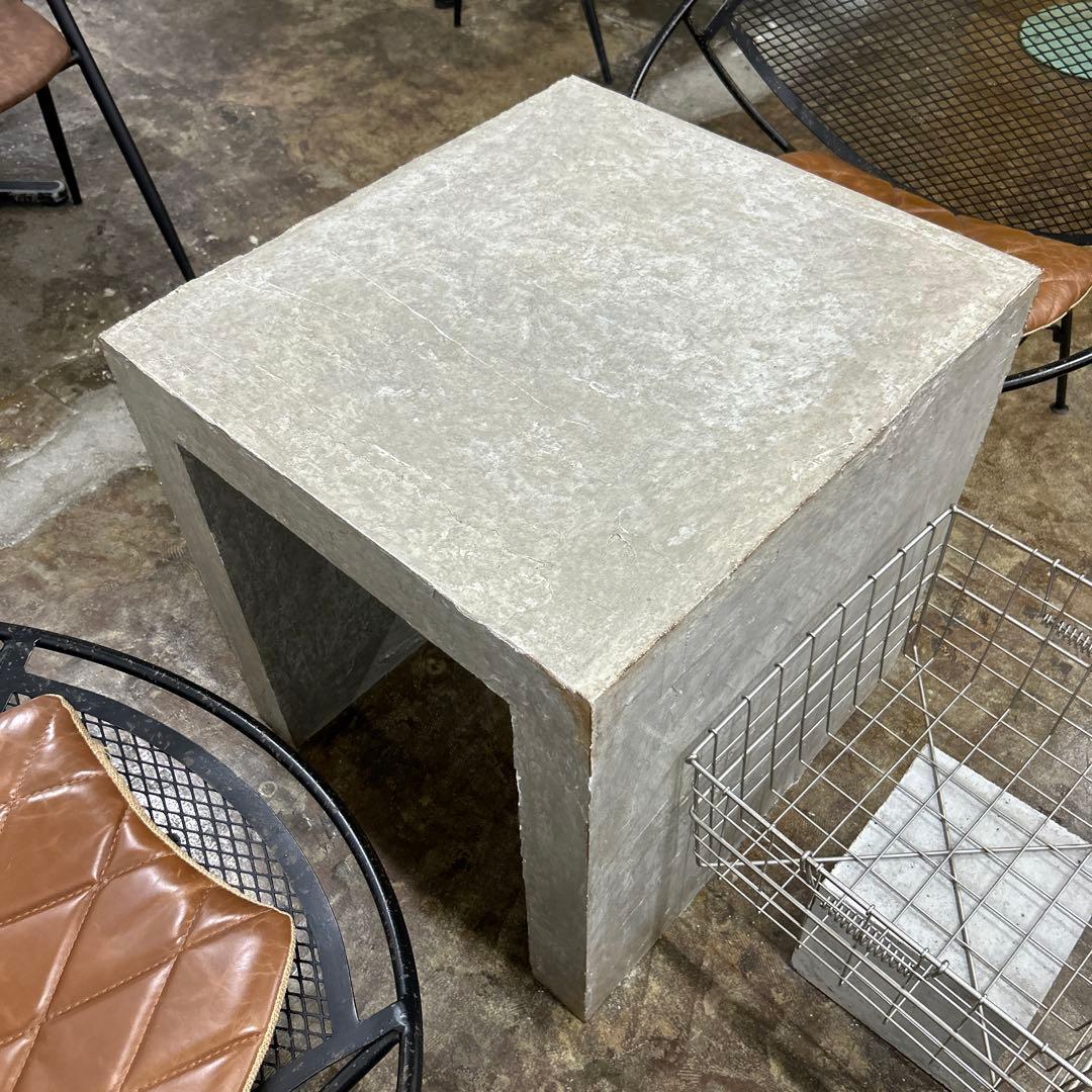 インダストリアルテーブル　モルタル塗装