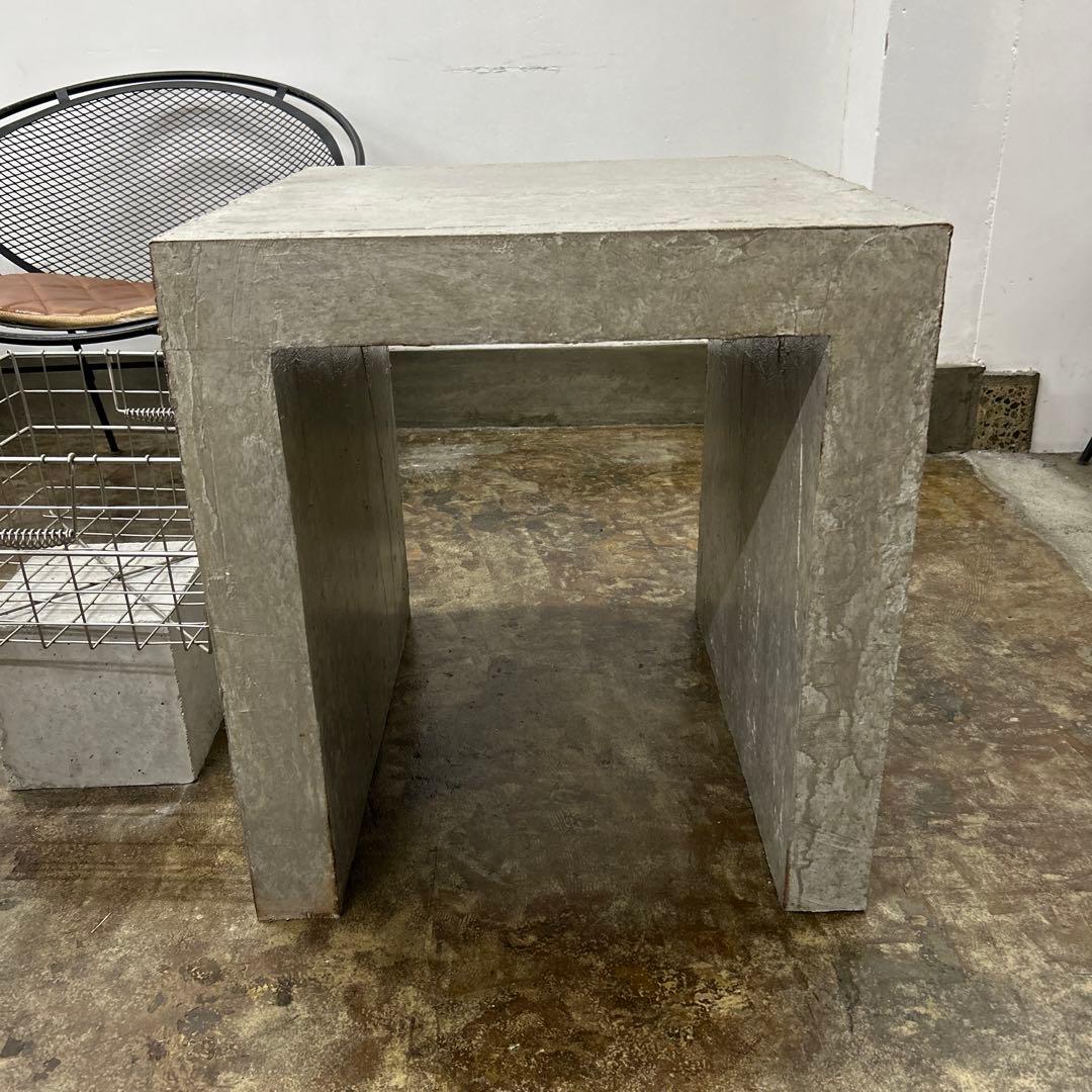 インダストリアルテーブル　モルタル塗装