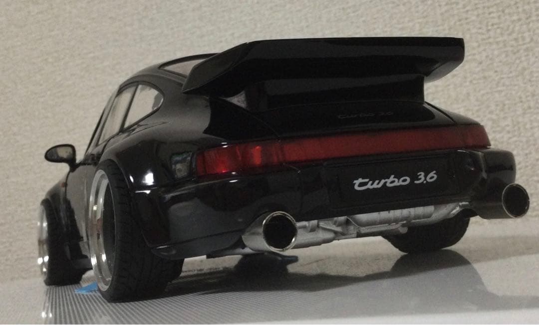 ソリド1/18ポルシェ911(964)Turbo3,6 1990 ブラック