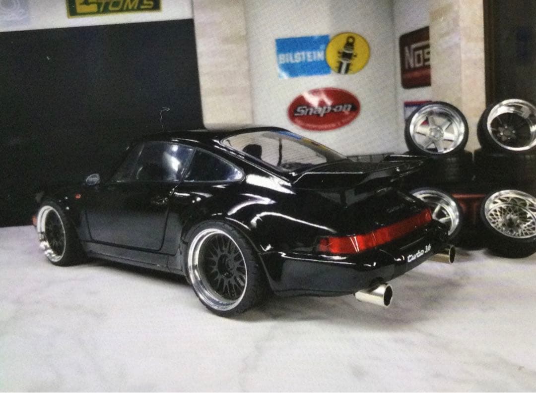 ソリド1/18ポルシェ911(964)Turbo3,6 1990 ブラック