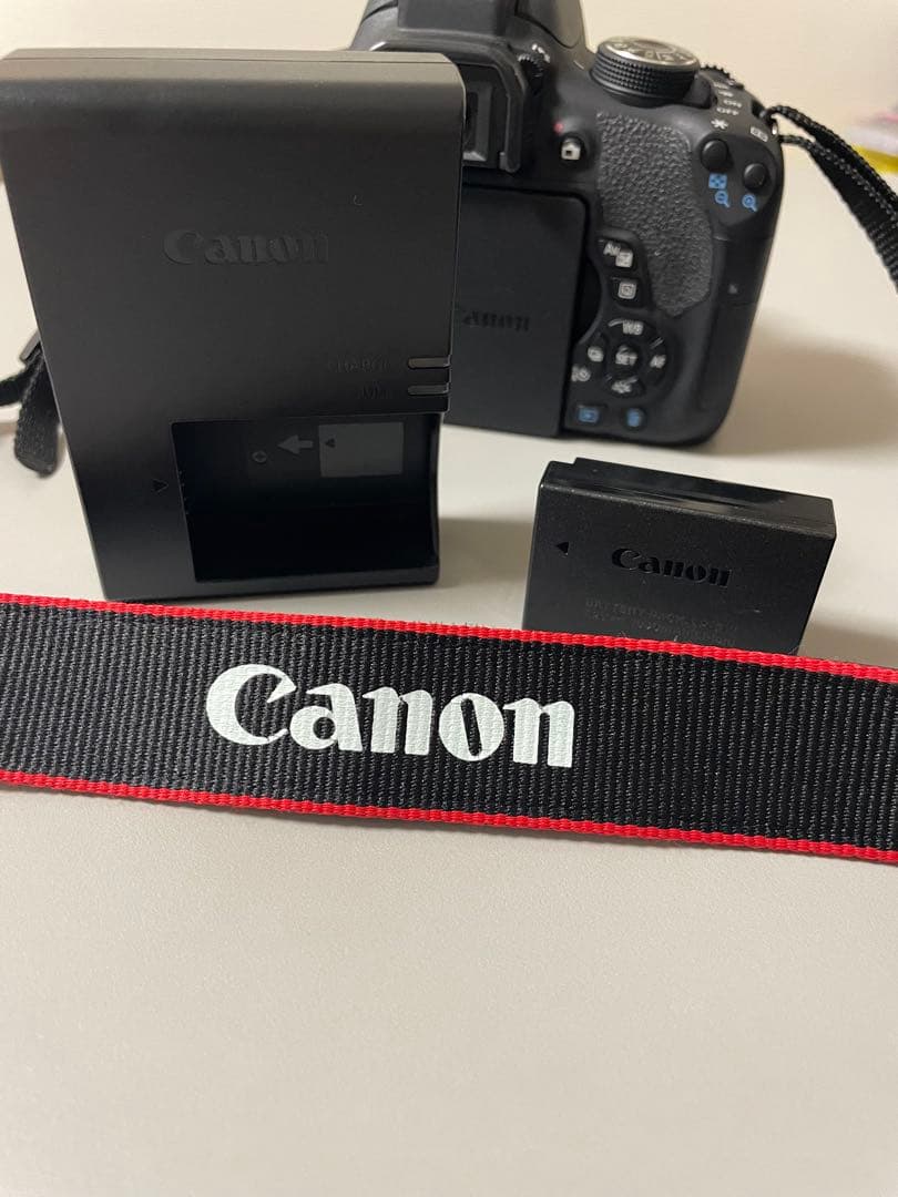 Canon EOS KISS X8i EOS KISS X8I(W) Wズーム