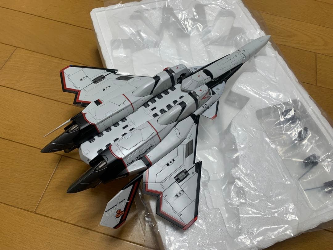【中古品】バンダイ DX超合金 YF-30 クロノス