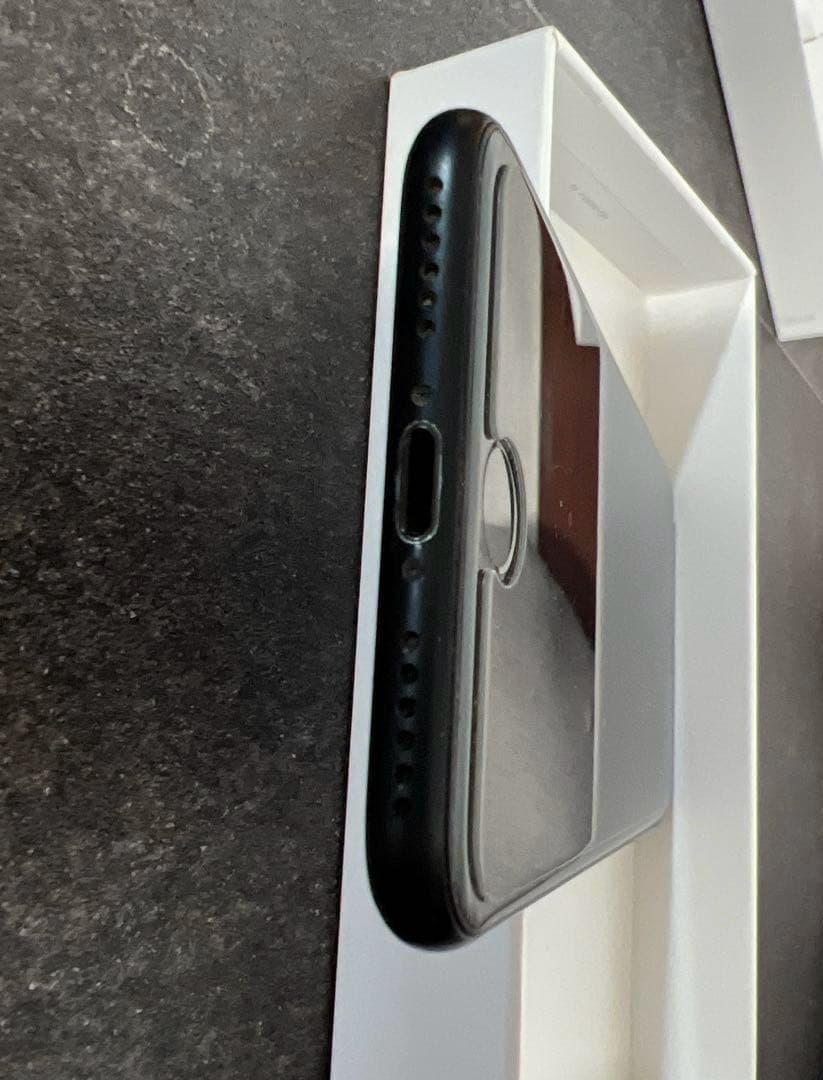 【美品】Apple iPhone SE (第3世代) 128GB バッテリ84%