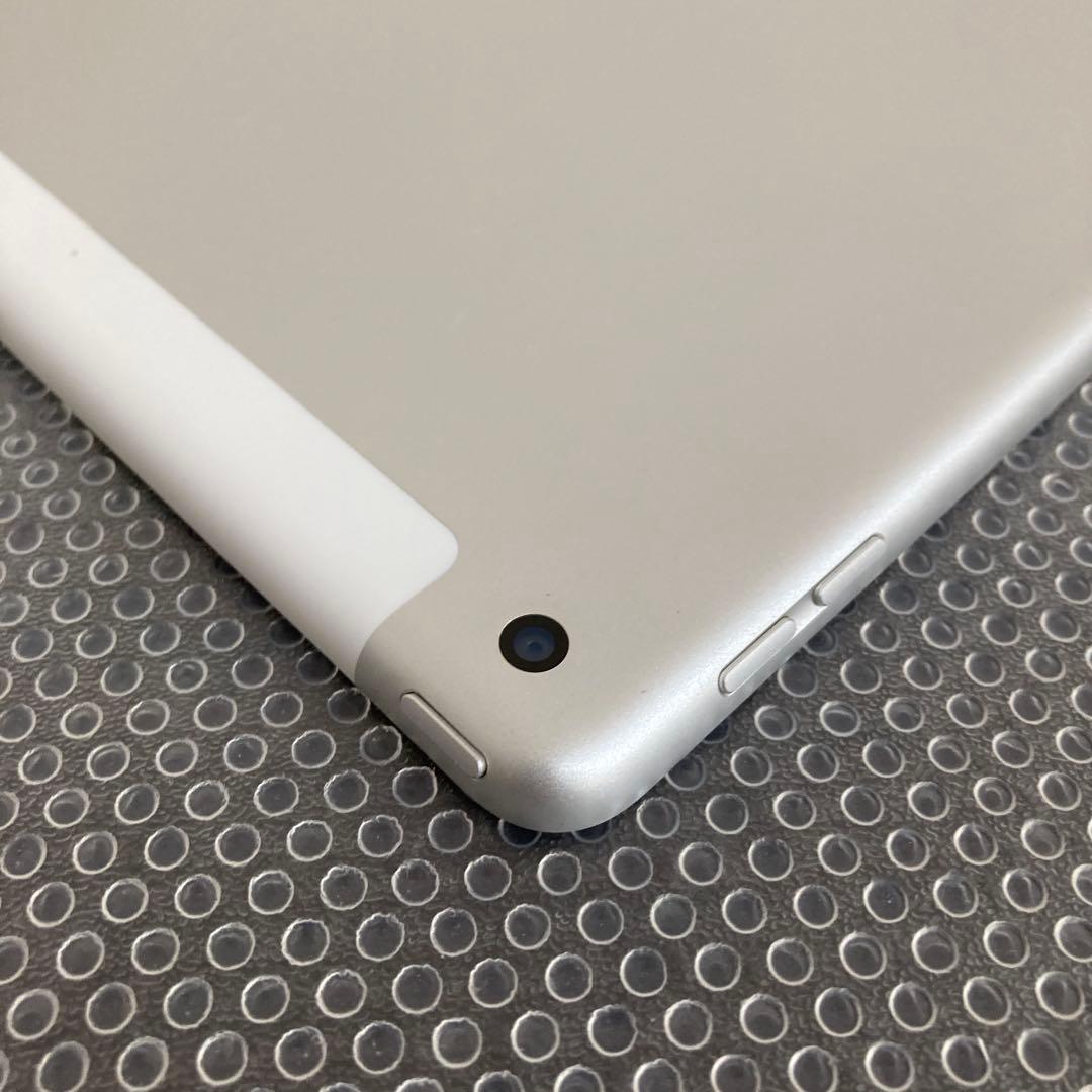 3728 外観美品☆電池良好☆iPad8 第8世代 32GB SIMフリー☆