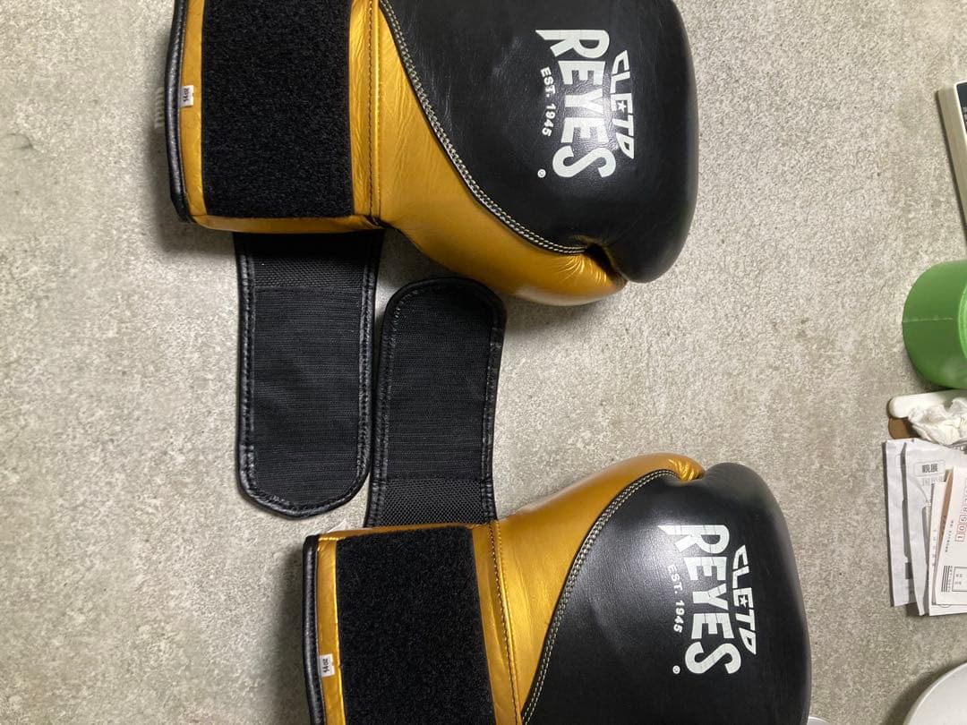 REYES ボクシンググローブ 黒/金 14oz