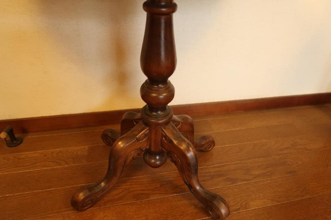 ハイテーブル　象嵌　アンティーク風