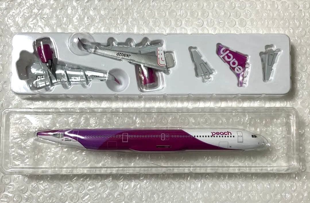 【新品】ピーチ エアバスA321LR モデルプレーン 1/200【匿名】