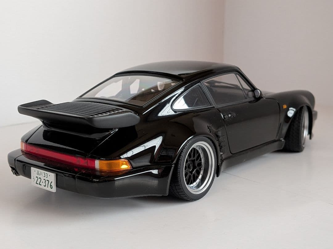 オートアート ポルシェ911 1/18スケール ブラック