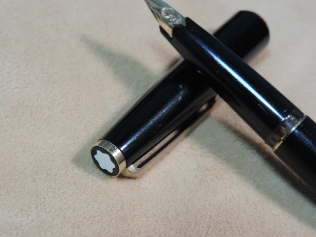 そ*ぷ様 MONT BLANC 万年筆 黒　320/M　未使用？保管傷あり　39