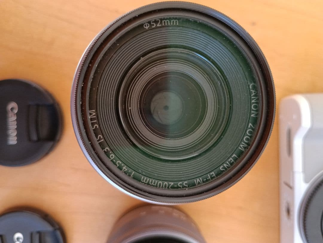 Canon EOS　kiss M ミラーレスカメラ 本体とレンズ2個